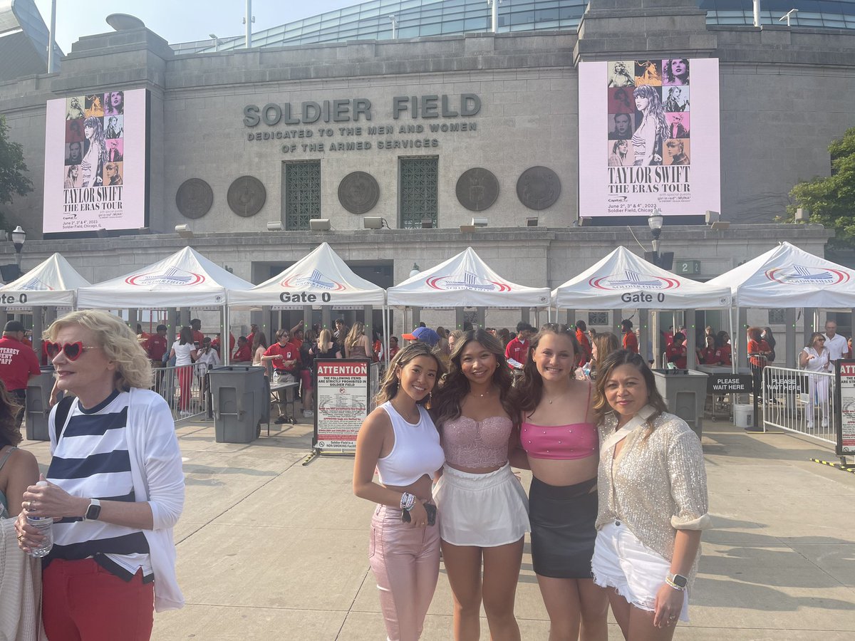 radiojoecicero's tweet photo. Taylor Swift owned Chicago and your social media feed too! No escape. Danya, one of our ticket winners sent a selfie to us. Nicole and her daughter Lily will come on air this morning to chat about it. Marionelle with her daughter and friends too. @Star1055 @TinaBree2 https://t.co/s0ej7pHQp9