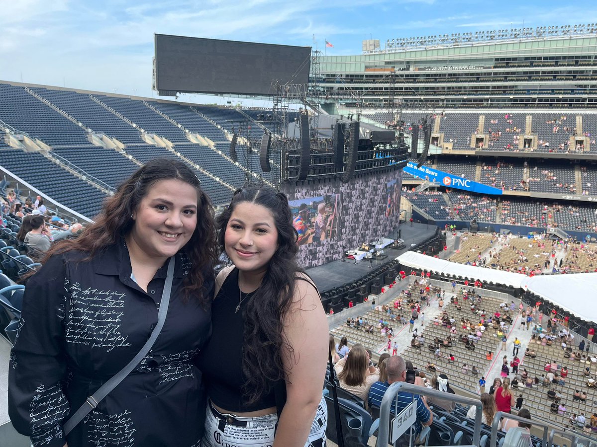 radiojoecicero's tweet photo. Taylor Swift owned Chicago and your social media feed too! No escape. Danya, one of our ticket winners sent a selfie to us. Nicole and her daughter Lily will come on air this morning to chat about it. Marionelle with her daughter and friends too. @Star1055 @TinaBree2 https://t.co/s0ej7pHQp9