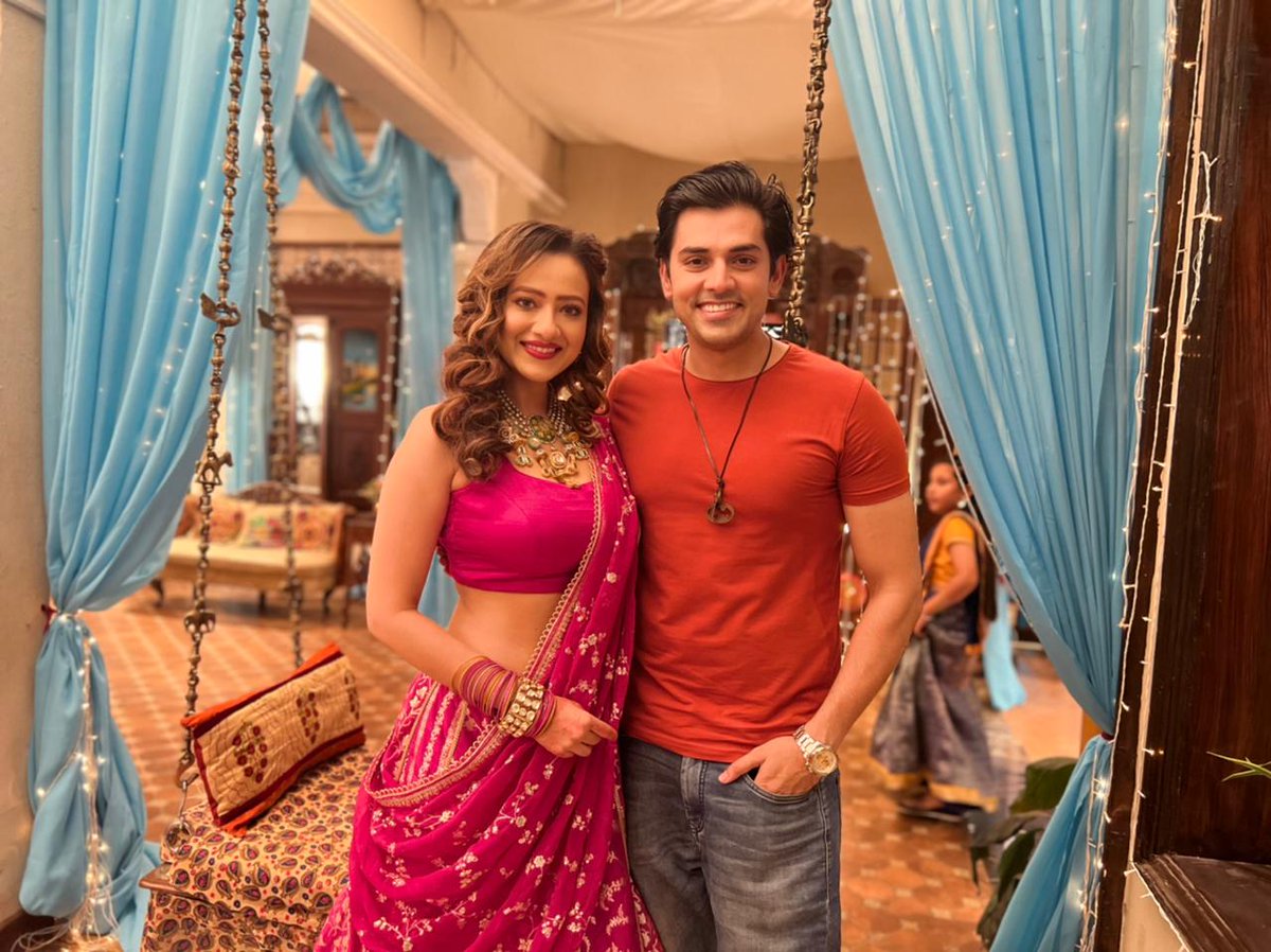 HarshNagarActor's tweet photo. #HarshNagar meeting #Anupama #StarTv #serial #tvshow #actors #IndiasNumber1Show #Kyunkitumhiho #shemarooumang
https://t.co/CUyN7mBFpa https://t.co/SjXiGmIIV1