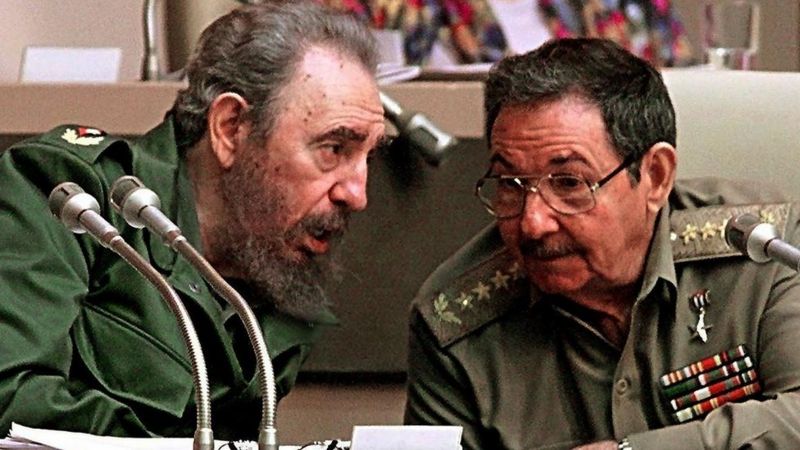 #LunesConMarx dedicado a dos marxistas que marcan el camino de las nuevas generaciones inspirados en su incansable lucha y compromiso con la Patria. #FidelPorSiempre #RaúlEsRaúl 
#IslaRebelde