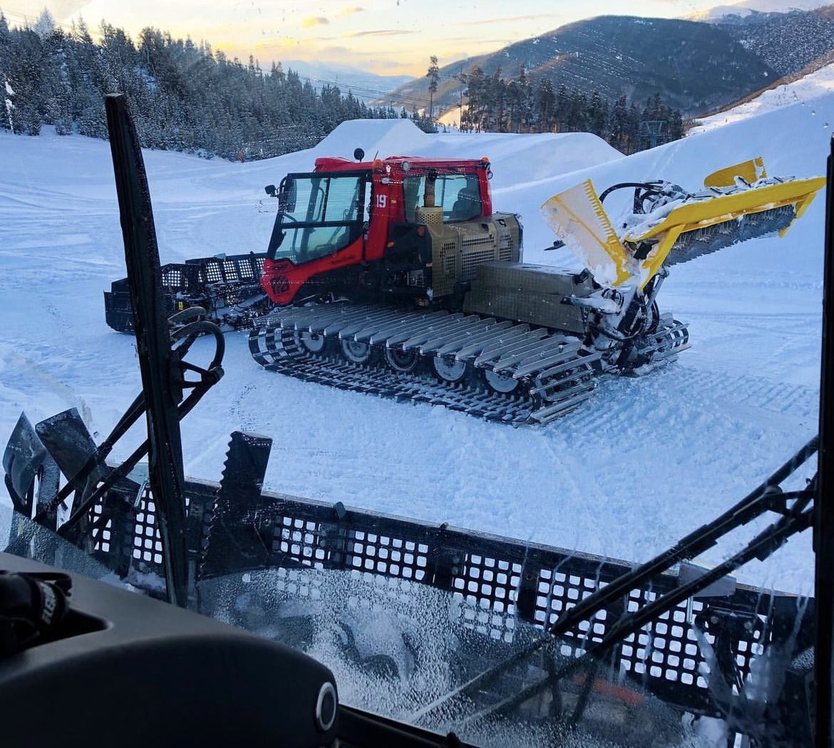 austrianfarmer's tweet photo. Back at home pushing the powder this year 🤌 #bully #pistonbully https://t.co/HVQjLgJgcf
