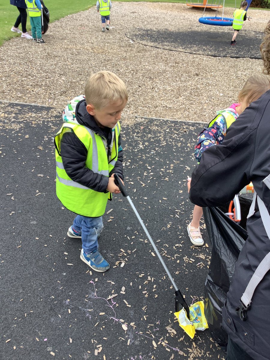 LawfieldPS's tweet photo. This morning some of our children in the ELC went litter picking at Mayfield park.  There was a lot of litter to pick up after the Gala Day on Saturday.  The children filled 5 bags of rubbish! #litterpick #rubbish #messypark #keepourcommunityclean

@LawfieldPS @MAEDT1 @MidEarly https://t.co/OvS8bZ3Gm8