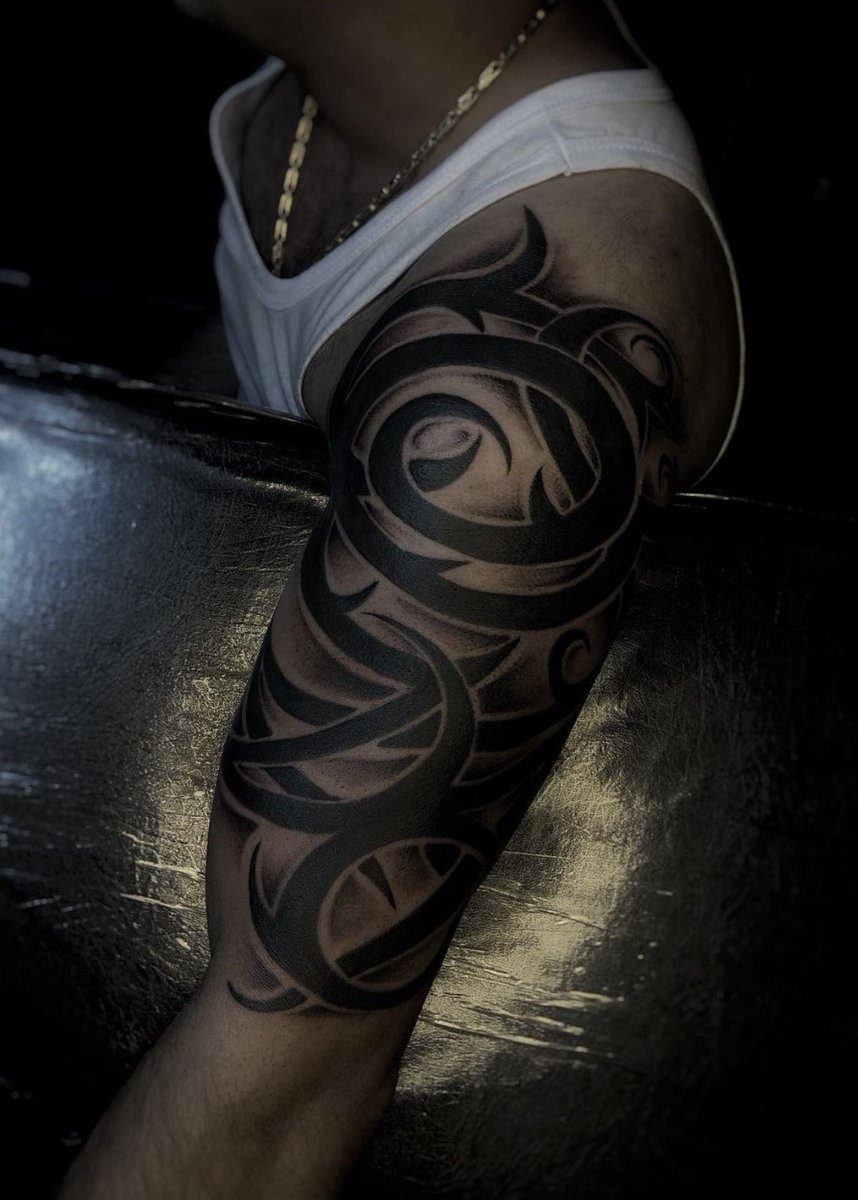 degar_studio's tweet photo. Get Inked with DeGar 👽
#tattoostudiodegar #tattooerevan #armenia #yerevanarmenia https://t.co/kJ0fEV0W2S