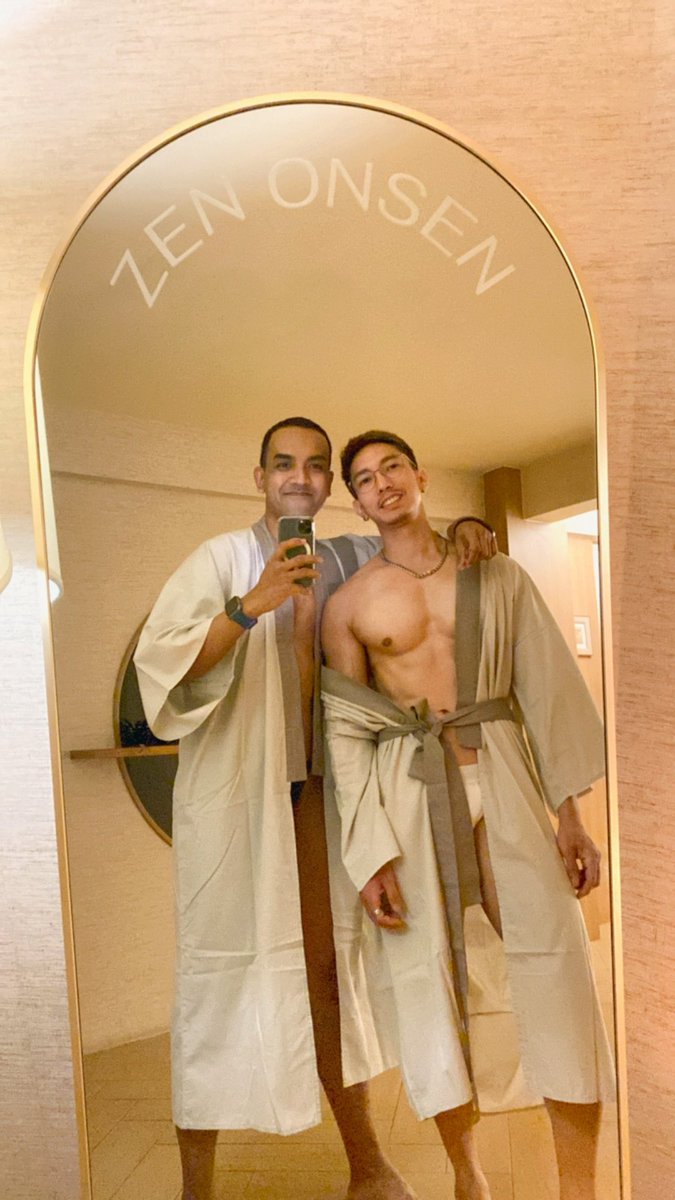 ksabsabb's tweet photo. ที่นี่ที่ไหนนนน เพื่อนพามา ฉันไม่เคยยย 🥺🏳️‍🌈 เลยยยยยยย 🤭🤭 #zenonsen 🛁 https://t.co/qM4GQuIpHi