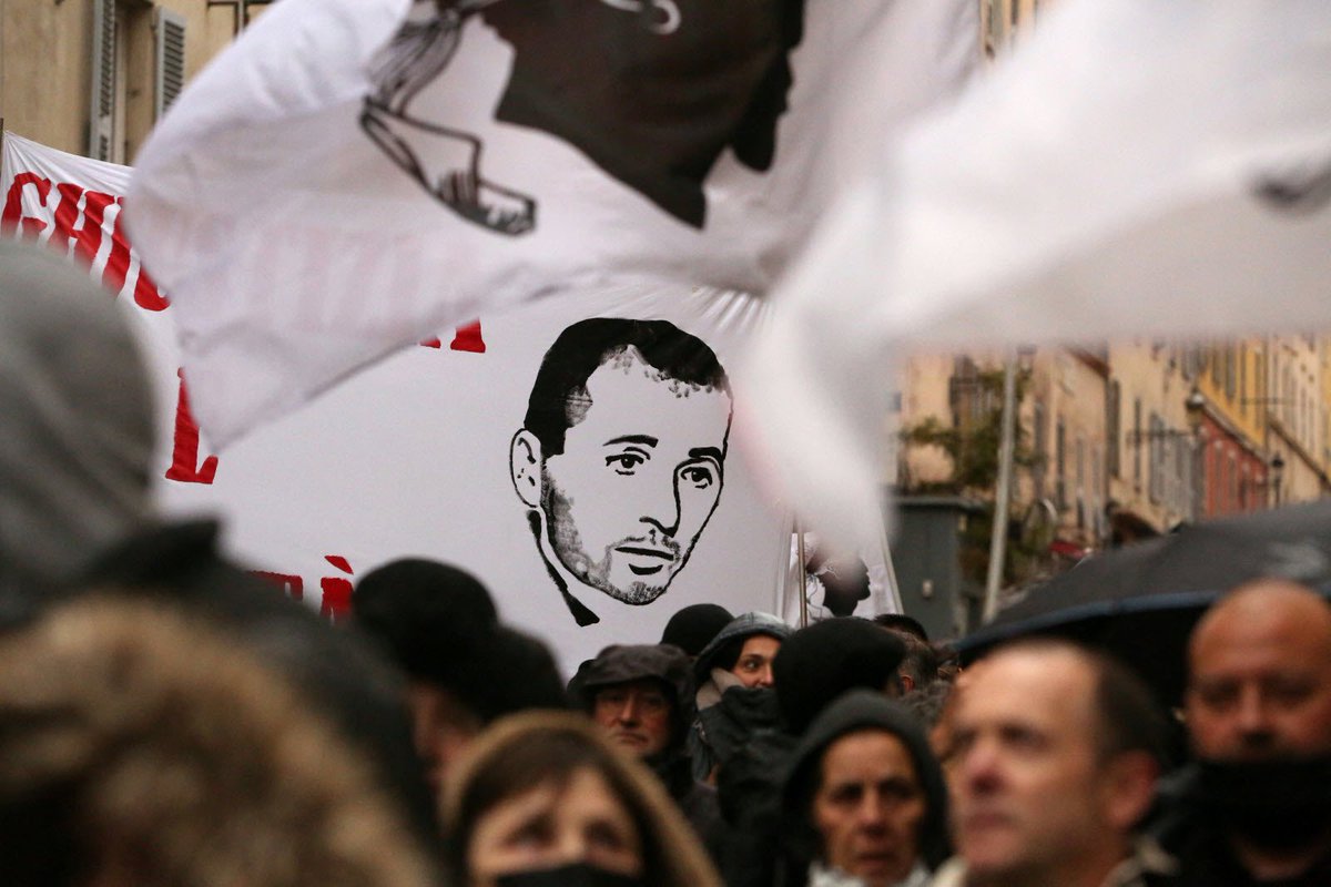 MuvraA's tweet photo. Dui giovani corsi arrestati sta mane per e manifestazione di u veranu scorsu.

Eccu, torna un bel’esempiu di cumu a francia tratta i nostri quandu si parla di «processus historique».

Addunita  sta sera à 6 ore cummissariatu di Bastia.

« Sò torna nemichi i nemichi d’eri ! » https://t.co/tFXOWEM5kL
