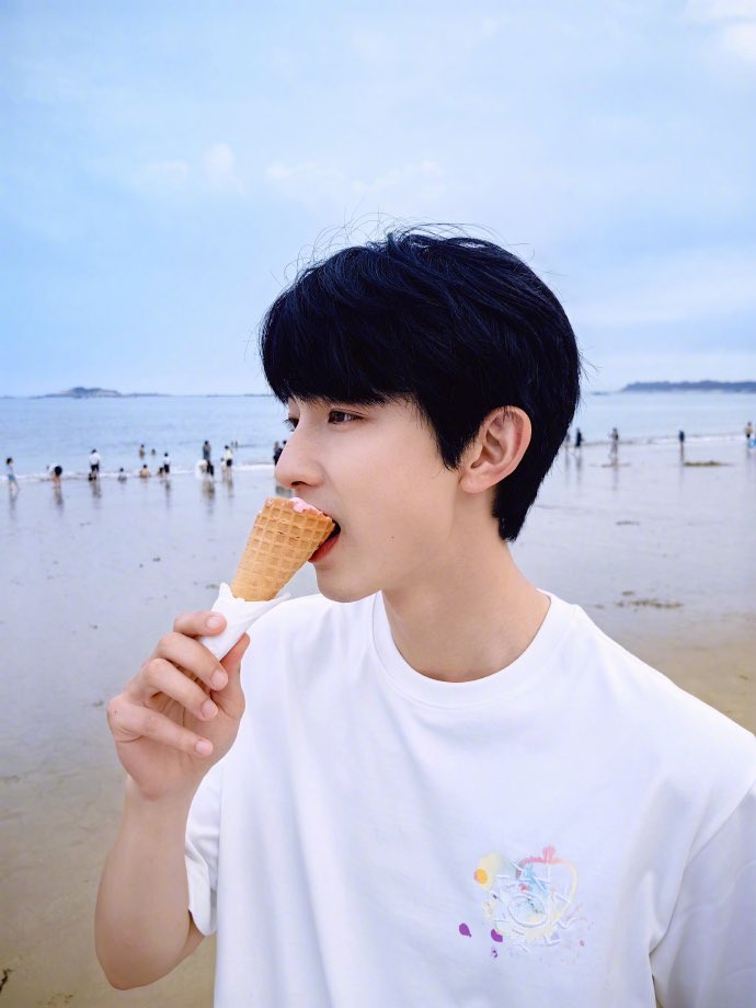 gjc1001's tweet photo. #hotboysummer 🙄🤭 https://t.co/VmwsIJVgk2