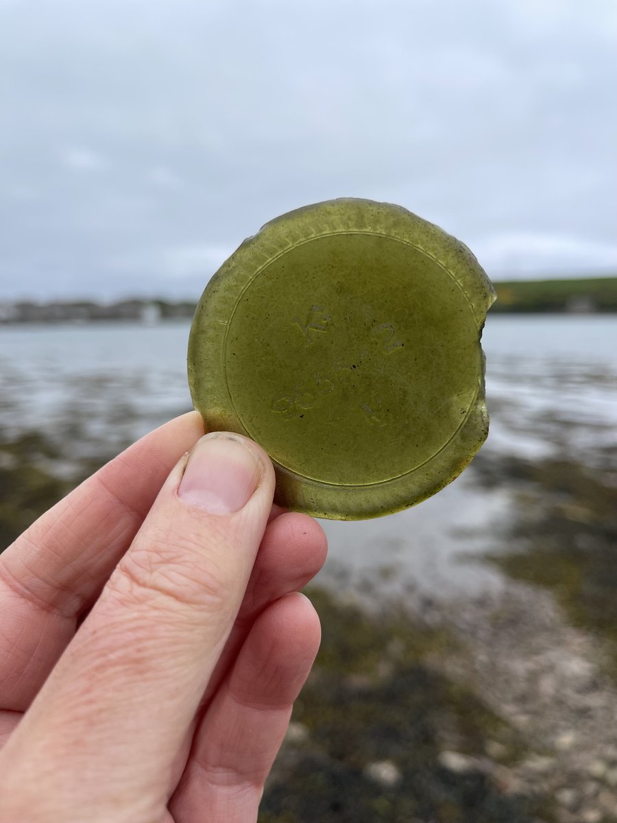 HI_Voices's tweet photo. Out for our morning walk along the bay at the Hope. A slow walk in which I am both looking, and not looking. This is where the treasure is found, between the active searching and the openness of receiving. It is the same with words. #BeachCat #Orkney #StMargaretsHope #creativity https://t.co/wNYZ5HpxFP