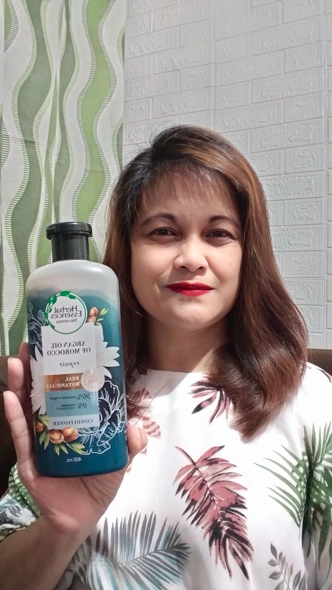 Make it a habit to 'make sure to check the label' 

#FeelWhatsReal #HerbalEssences
#HairTok #HairTips #bestshampoo #HairNourishment #damagedhair #haircare #NaturalHairCareRoutine