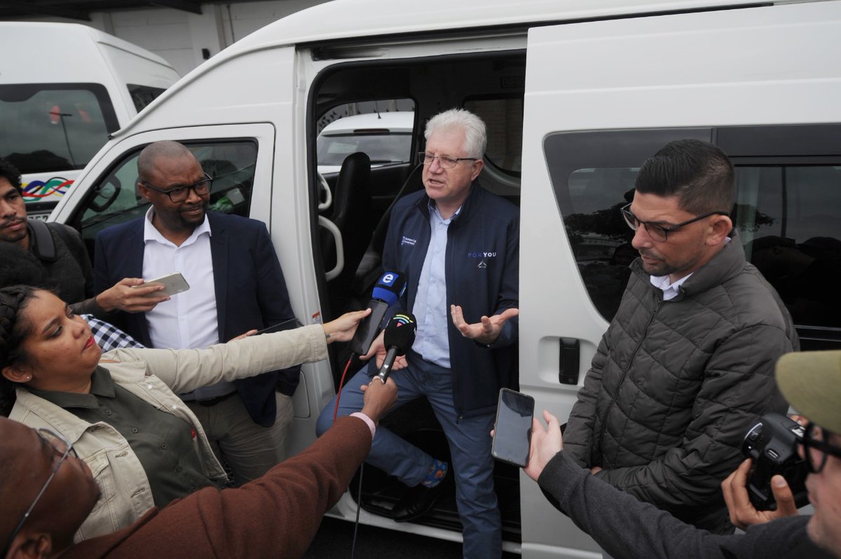 looptaxiapp's tweet photo. Premier @alanwinde gives @Looptaxiapp a thumbs up! Premier @alanwinde, @Speaker_DaylinM and members of their teams took a minibus taxi which the Premier booked using the @Looptaxiapp.
#gettheregetback #loop #looptaxi #tech #startup #alanwinde #ricardomackenzie #daylinmitchell https://t.co/LI2E0E41EV