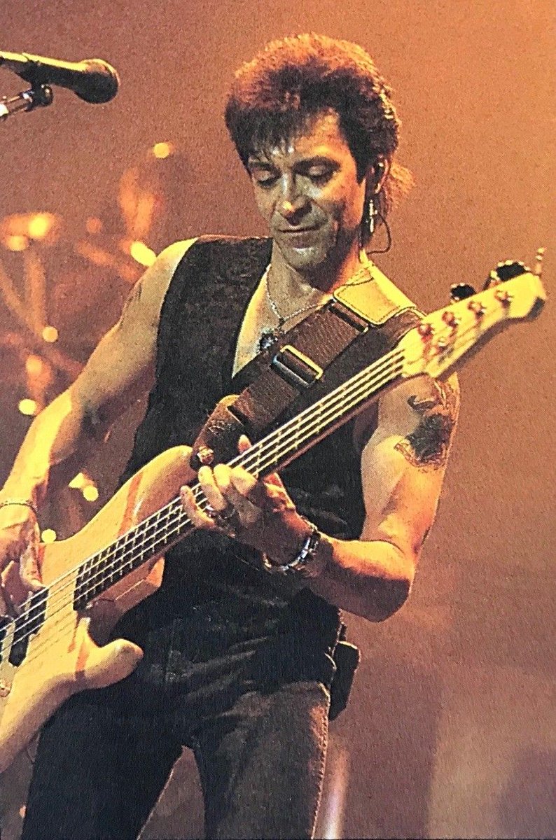 Hoy hace un año que nos dejaba Alec John Such quien fuera bajista de Bon Jovi desde la formación de la banda en 1983 hasta 1996