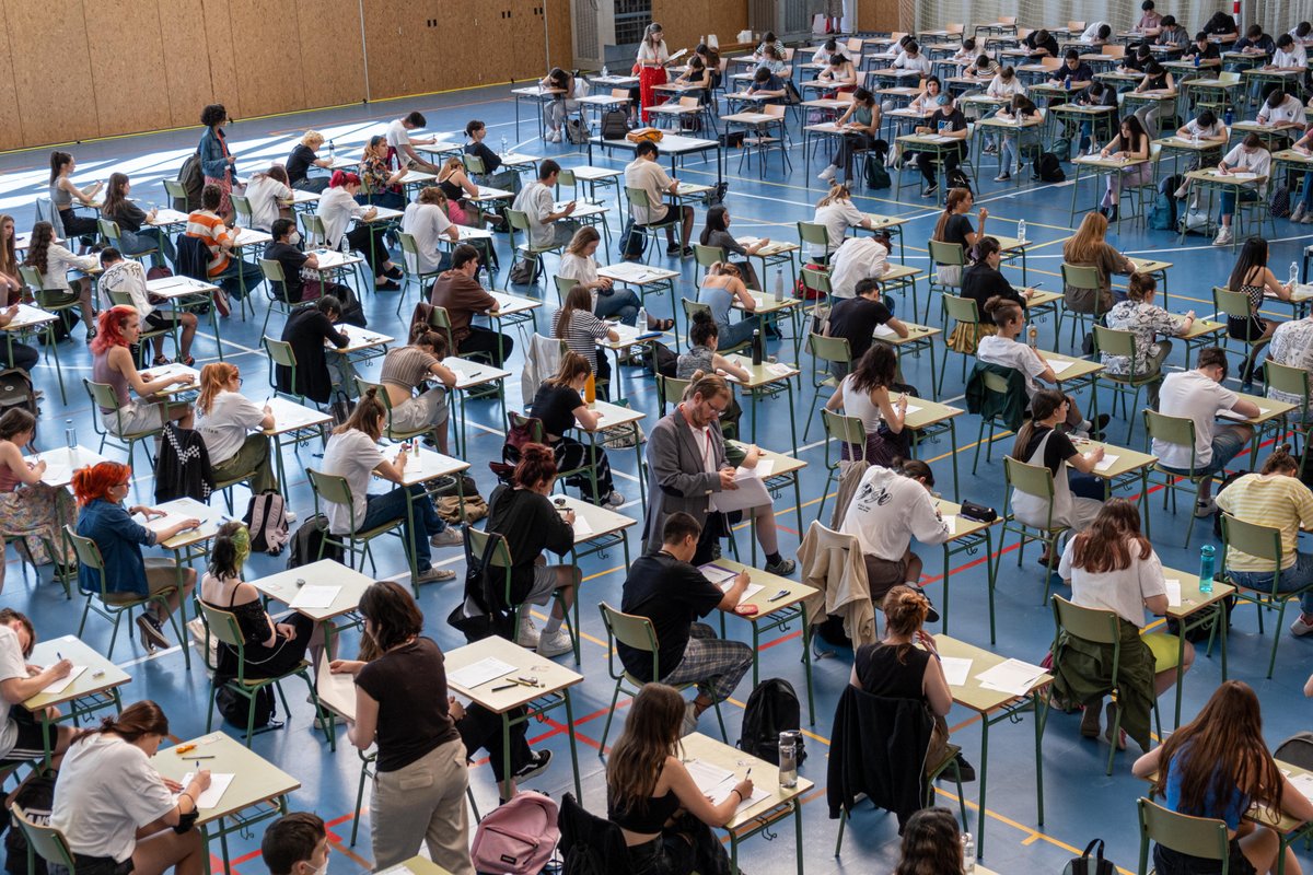 Demà comencen les proves PAU i és l'últim esforç per a gran part de l'alumnat de 2°de Batxillerat. Des de #quarteduca us hem acompanyat  amb tallers... ja està tot fet. 
Ara només queda confiar, respirar, connectar amb el lloc segur i a escriure... Keep calm...💪🏽Molta sort