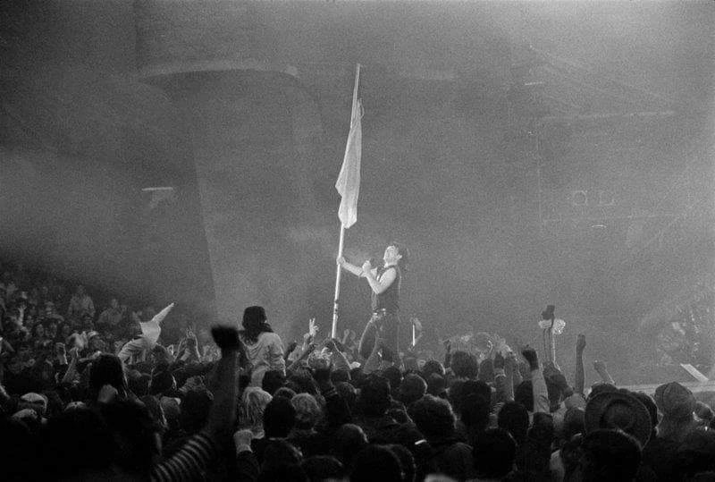 40 years ago #OnThisDay june 5,1983 
#U2 performed at the #RedRocksAmphitheatre in #Denver, during the #WarTour
A performance that left an important mark on @U2's career

Ph.©Greg Wigler
#U2NewsIT #RedRocks #UnderABloodRedSky #Bono #TheEdge #AdamClayton #LarryMullenJr #U2History