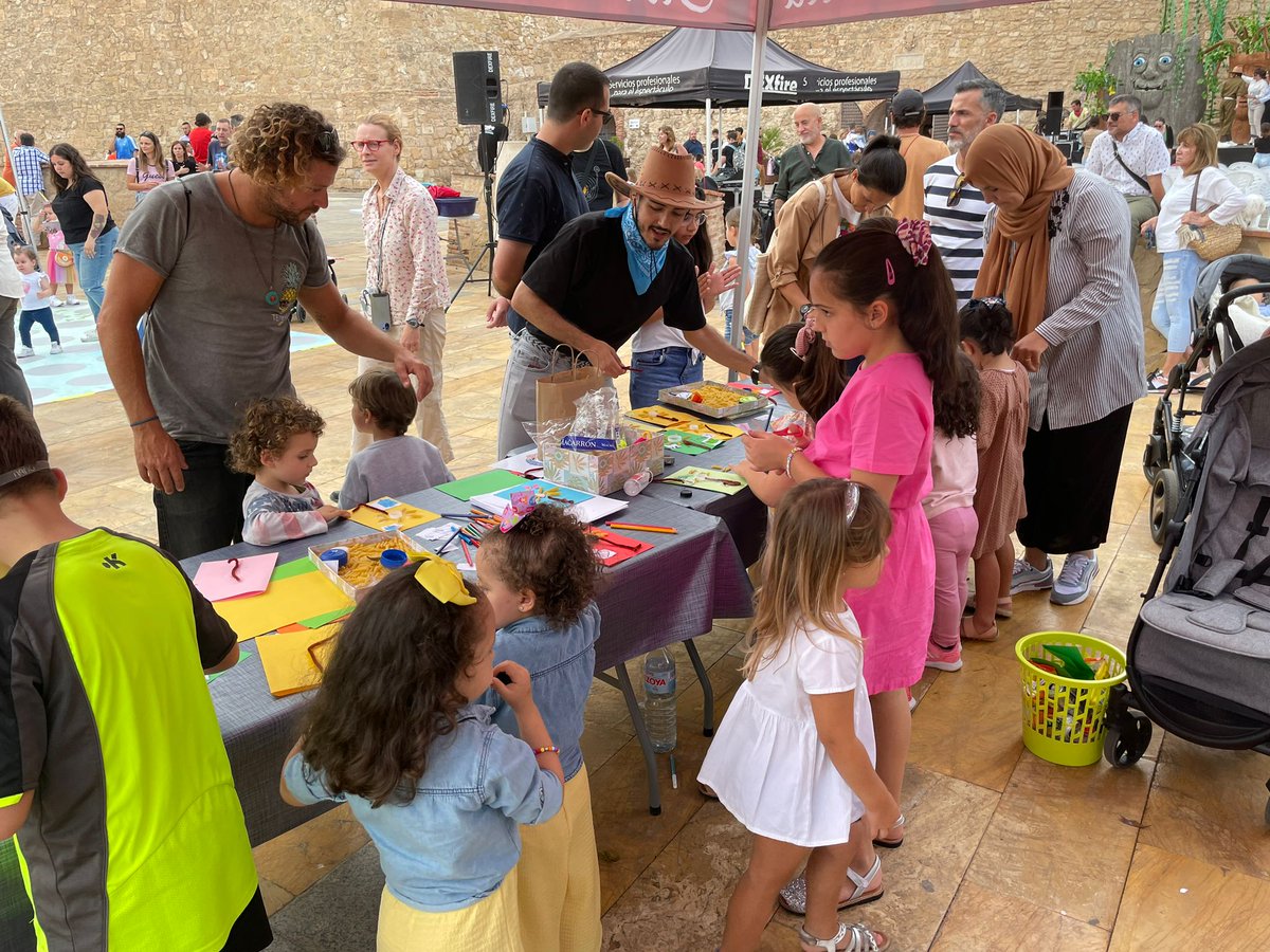 ♻️🌍 El desarrollo de los talleres infantiles y la presentación de la obra de teatro 'Bosque Fantasía' con temática ambiental organizada por la Consejería de Medio Ambiente y Sostenibilidad en celebración del día Mundial del #MedioAmbiente, ha sido todo un exito. #Melilla