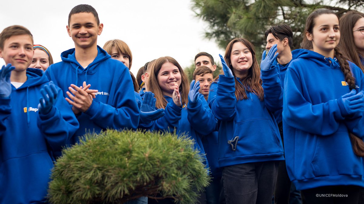 UReportGlobal's tweet photo. Young people are raising their voices and taking #ClimateAction. World leaders must listen to them and secure a livable planet for all!
 
Let's protect our planet on #WorldEnviromentDay and every day. 🌍🌿 https://t.co/KRp5SrXPE0