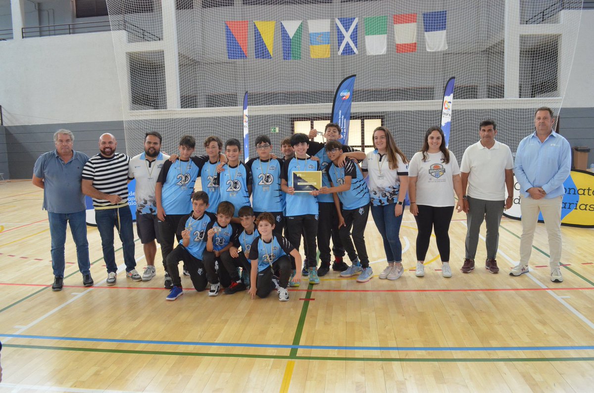 cb7palmas's tweet photo. 😬 Orgulloso por una temporada muy buena, por la lucha, por la entrega y por el trabajo

👌 Nuestros Minis se trajeron de Tenerife un 9️⃣º puesto de Canarias más que merecido

👏 ¡Muchas felicidades!

📸 @FCBaloncesto

#SienteElAullido https://t.co/KjQaCLMK9s