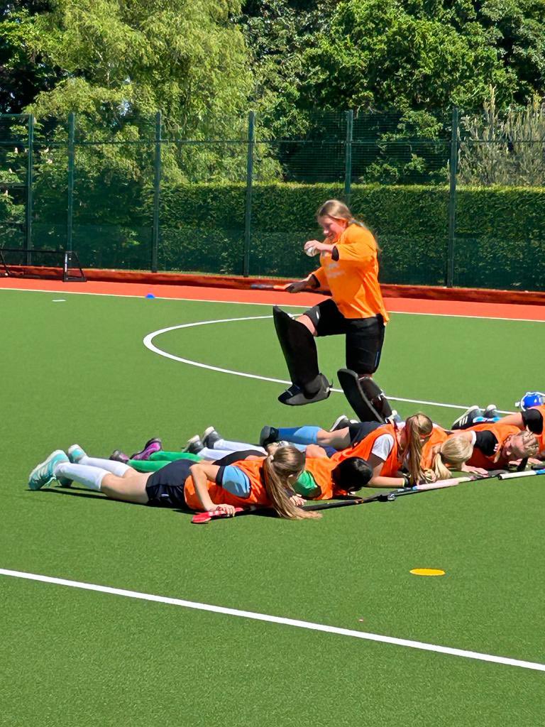 We only do serious hockey stuff here at @TeamNEhockey 👊🏑🤪😂 watch out hockey world 🌎 😜💙❤️🏑 #fun #team #mates #thesegirlscan