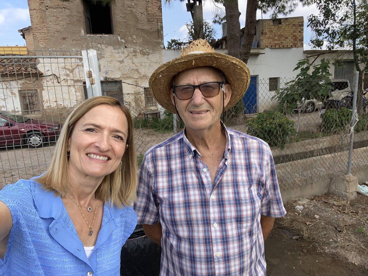 Carolina Femenia (@carolinafemenia) on Twitter photo Vicent ens conta el funcionament de la sèquia de Mislata al pas per Quart de Poblet 🎥 Carlos . H.Bustamante 🎤 <a href="/CarolinaFemenia/">Carolina Femenia</a> #periodistarural 📺 <a href="/terravivaapunt/">Terra Viva</a> <a href="/apunt_media/">À Punt</a> #camp #horta #reg Vicent ens conta el funcionament de la sèquia de Mislata al pas per Quart de Poblet 🎥 Carlos . H.Bustamante 🎤 <a href="/CarolinaFemenia/">Carolina Femenia</a> #periodistarural 📺 <a href="/terravivaapunt/">Terra Viva</a> <a href="/apunt_media/">À Punt</a> #camp #horta #reg