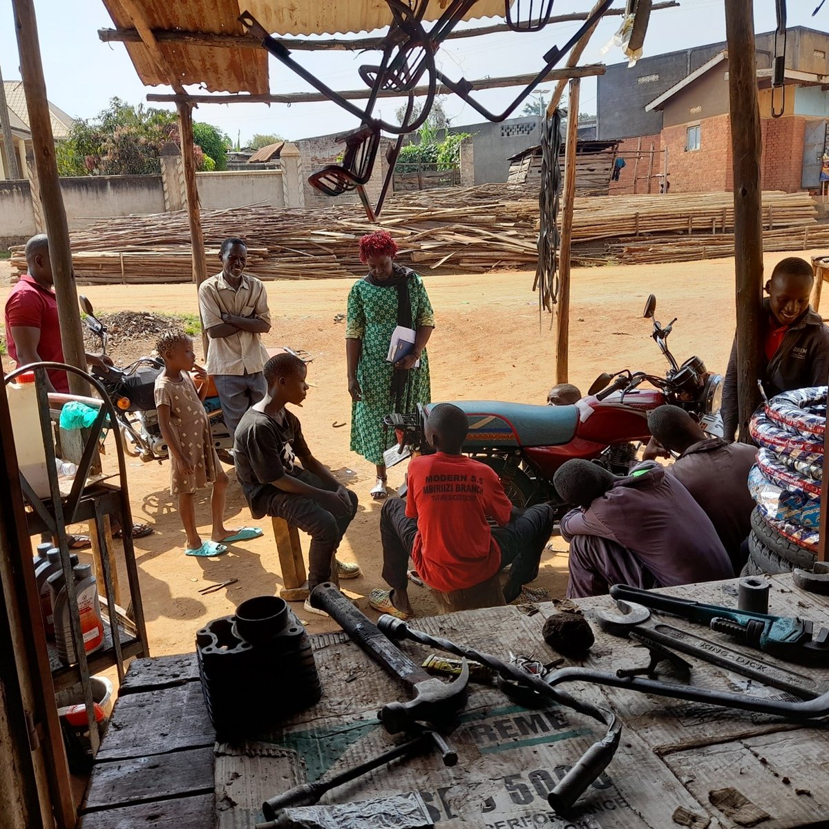 kanyamana's tweet photo. Joint VTF Support Supervision with the H/Assistants took place in Jan 23. The team visited Bukakata community and Kyanamukaka in Masaka district to assess the level of implementation of EVD preventive strategies. @UNICEFUganda @MinofHealthUG @eu_echo @rutayisire_ @kutloano https://t.co/WWks50rX28