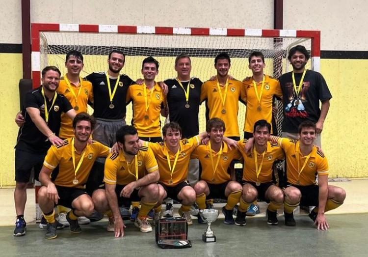 Areadejoctrs's tweet photo. 🏑| Aquest cap de setmana es va disputar el Campionat de Catalunya d'hoquei sala de Segona Masculina.
🏆El Can Sals campió de catalunya després de superar a la final al @linia22 https://t.co/WgSZg35YnK