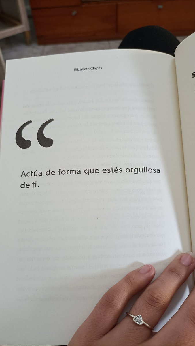 Sarita on X: Sin duda gracias por este pedazo de libro @esmipsicologa  libro: hasta que te caigas bien ❤️‍🩹  / X