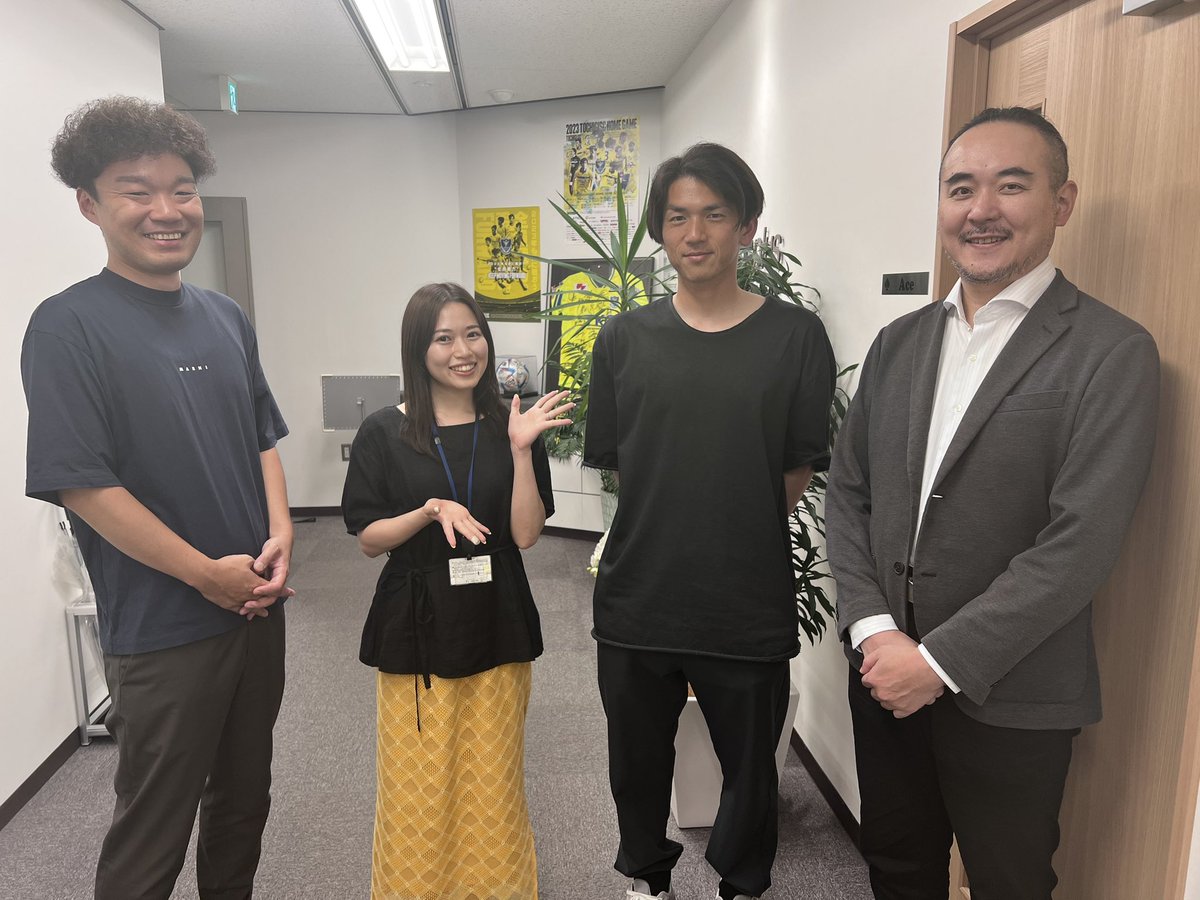 ymd_gon's tweet photo. 本日は下平選手の基本情報技術者勉強会、第2回目でした！
学習も進んで来て、合格へ向けて問題演習の量を増やしていく段階です！
しっかりサポートしていきます！
#南葛SC #独習ゼミ #基本情報技術者試験 https://t.co/Zse2mhA6o9