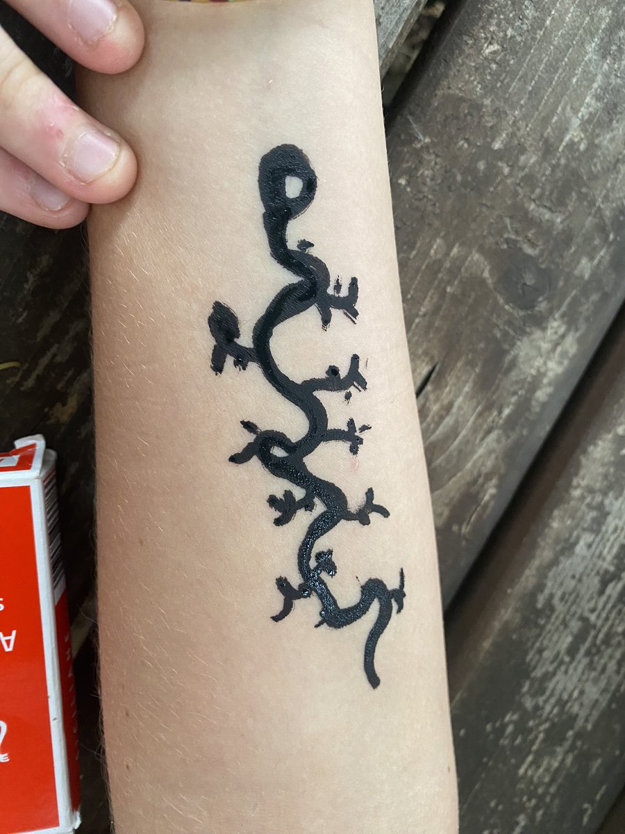 davidelechitarr's tweet photo. Mi piace questo tatoo che ho fatto alla mia gf https://t.co/czrWDPXzc2