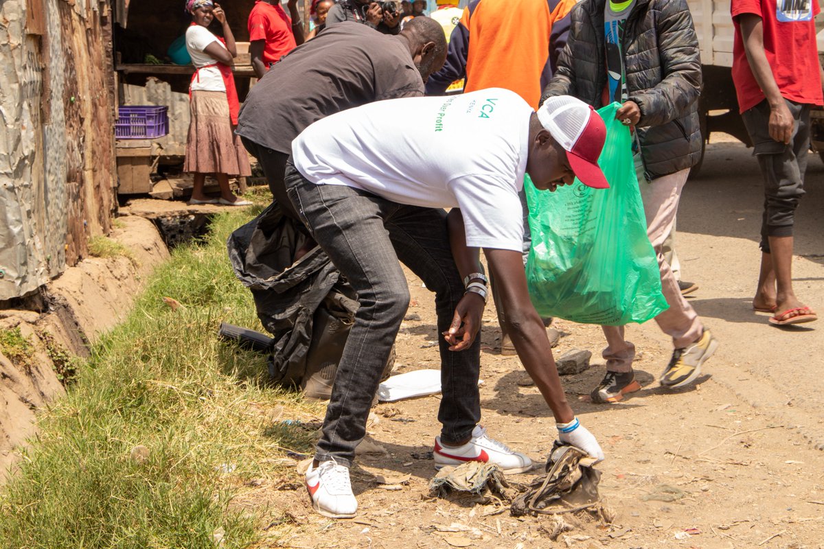 Wanavijiji_sdi's tweet photo. On #WorldEnvironmentDay, let's applaud youth groups in informal settlements for their leadership in waste management. Their dedication and efforts inspire us all. Together, we can create a sustainable future and #BeatPlasticPollution #MakingSlumsVisible https://t.co/7LlAGZgE3h