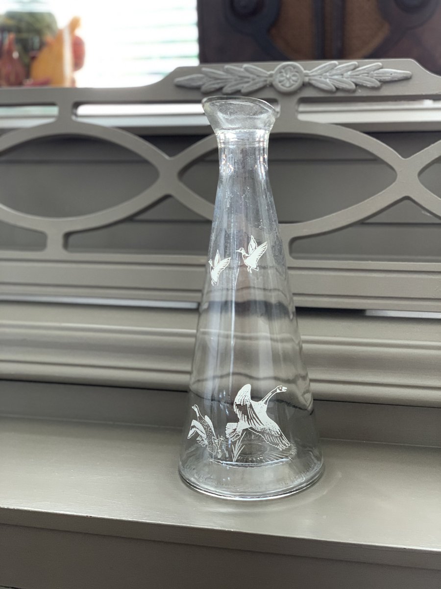 VSeagrape's tweet image. 🐕 Big deals! Decanter, Vintage Glass Decanter with Flying Geese Pattern, Liquor Decanter, Midcentury Bar, Vintage Bar, MCM Barware, Vintage Bar Display only at $72.00 on etsy.com/listing/748560… Hurry. #MidcenturyBar #VintageBar