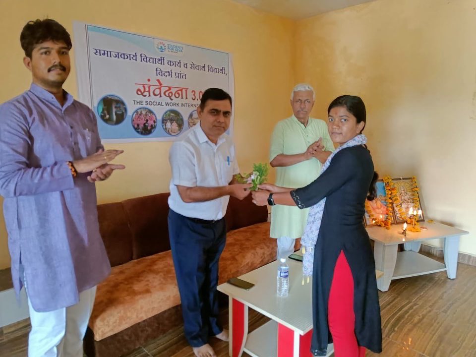 students4seva's tweet photo. सेवार्थ विद्यार्थी, विदर्भ प्रांत द्वारा संचालित 'संवेदना 3.0' 5 जून से शुरू होने जा रही है, उससे पूर्व संवेदना कार्यशाला का आयोजन तथा उद्घाटन महात्मा गांधी जी की कर्मभूमि सेवाग्राम में हुआ।

#SamvedanaSevaInternship
#StudentsForSeva https://t.co/ost6FkahNg