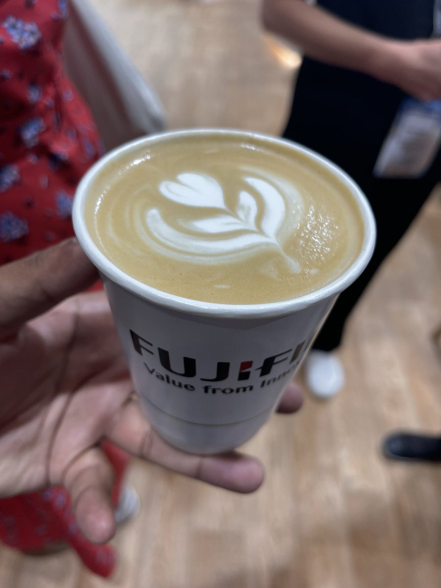 #UKIO2023 Quick catch-up with our lovely Colm and a Coffee courtesy of #FujiFilm <a href="/GFerrariRad/">Gina Ferrari</a>