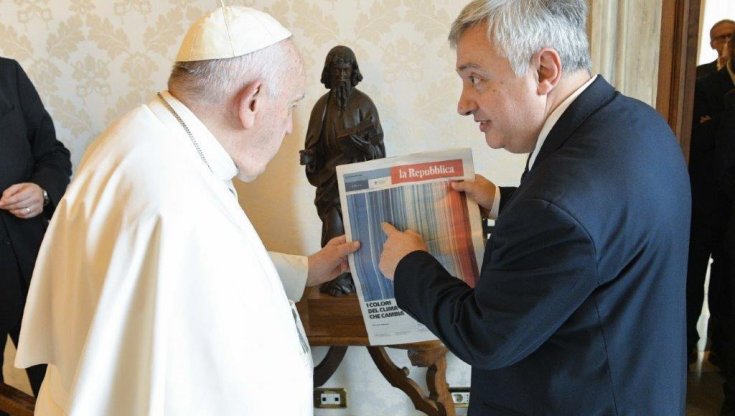 Just the Pope seeing today's <a href="/repubblica/">Repubblica</a> front cover.