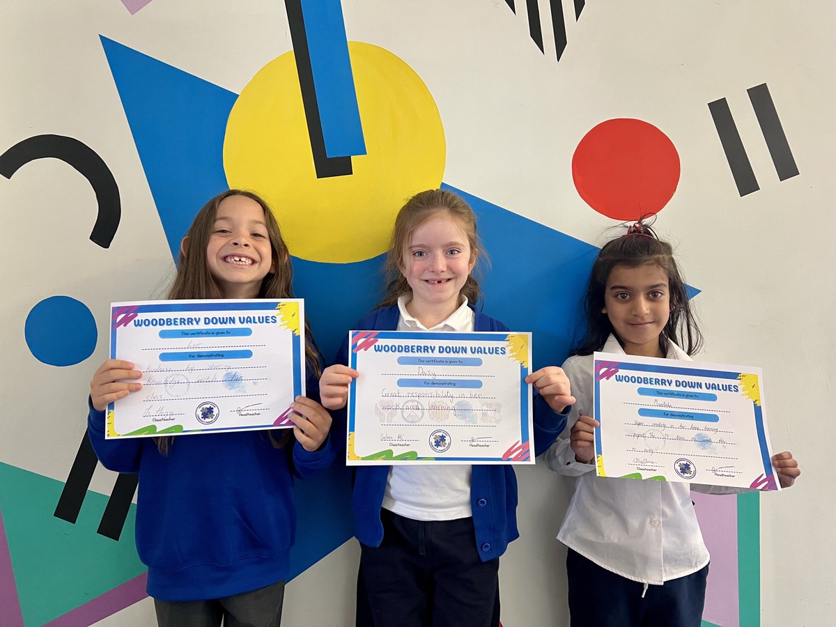🌟 What a fantastic start to the week at Woodberry Down! 🎉 We kicked off the day with an inspiring Key Stage Two celebration assembly, recognising the incredible achievements of our students. 👏 Well done to our Key Stage Two stars⭐️