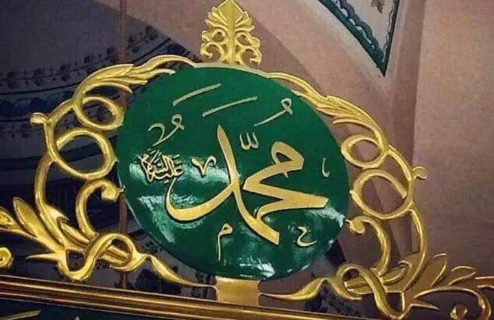 ياربّ صلّ على المختار من مضرٍ
والأنبيا وجميعِ الرّسلِ ما ذكروا

والآل والصحب والأتباع قاطبةً 
ما جنّ ليلُ الدّياجي أو بدا السّحرُ