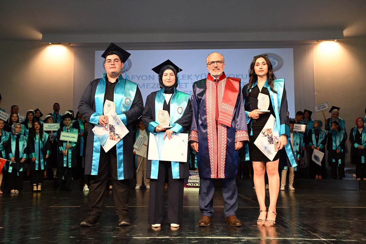 kocatepeuniv's tweet photo. Öğr. Gör. Erkan Çelik ve aşçılık bölümü öğrencileri ile “Oyuncaklarımız Depremden Etkilenen Çocuklarımıza” yardım kampanyasına katkı veren Çocuk Gelişimi Bölüm Başkanı Öğr. Gör. Mehmet Oğuz Göle, Öğr. Gör. Mine Ergun ve öğrencilerine de teşekkür belgeleri verildi. https://t.co/wWAhkKE6Ha