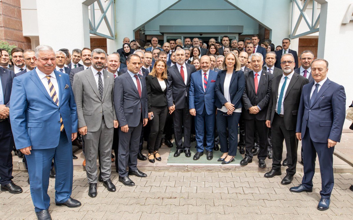 vedatbilgn's tweet photo. Sn.Cumhurbaşkanımız'ın tensipleriyle bugüne kadar onurla ve gururla sürdürdüğüm Çalışma ve Sosyal Güvenlik Bakanlığı görevimi Sn. Bakanımız Vedat Işıkhan'a devretmenin memnuniyetini yaşıyorum. Görevim boyunca destek ve emek veren tüm çalışma arkadaşlarıma şükranlarımı sunuyorum. https://t.co/VVoUdJ5qH5