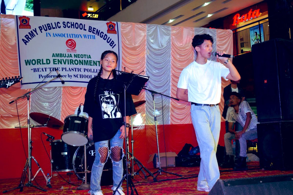 trishakticorps's tweet photo. #MissionLiFE
Student Band #APSBengdubi performed a musical theme 'Reverb-I am Change' at #CityCentreSiliguri to spread awareness about #NatureCare #WorldEnvironmentDay2023
#savetheplanet
#GoGreen
@adgpi
@easterncomd
@moefcc
@OfficialAwwa
Facebook : https://t.co/26q6C9hY35
Instagram : https://t.co/c3NUXOGtyX