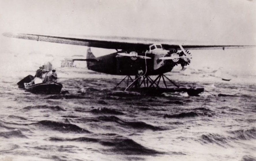 #OTD Trepassey, 95 years ago today, a bright orange float plane landed in the harbour. Out popped a woman dressed in pants with a stylish leather flying cap. 

The Friendship crew stayed for 12 days before #AmeliaEarhart  became the first woman to cross the Atlantic by air.