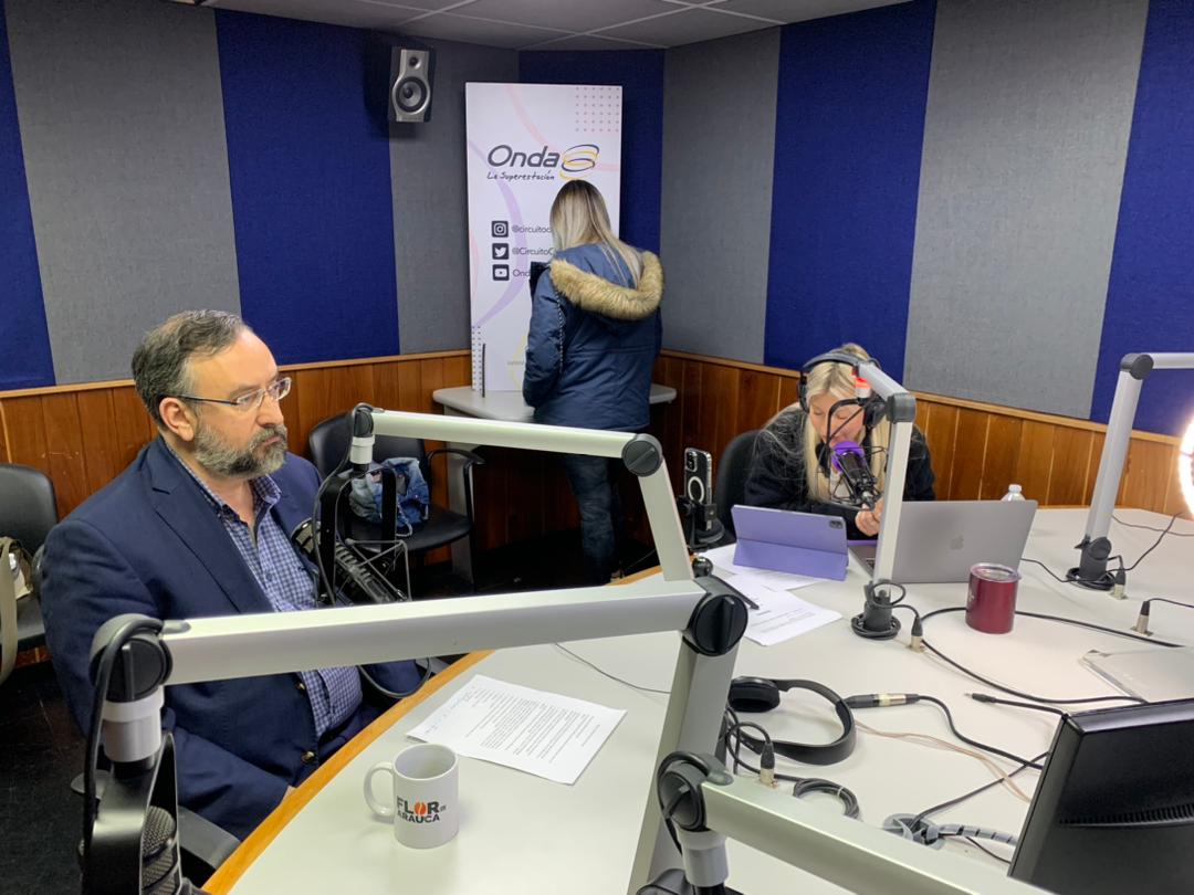 Ya al aire, <a href="/jesusmariacasal/">Jesús María Casal</a> responde a <a href="/ShirleyVarnagy/">Shirley Varnagy</a> sobre posibilidad de asistencia técnica del CNE a la Primaria.
Explica que la Comisión evaluó todas las posibilidades.  
"La identidad del elector estará protegida, aunque exista el elemento de la captahuella" .