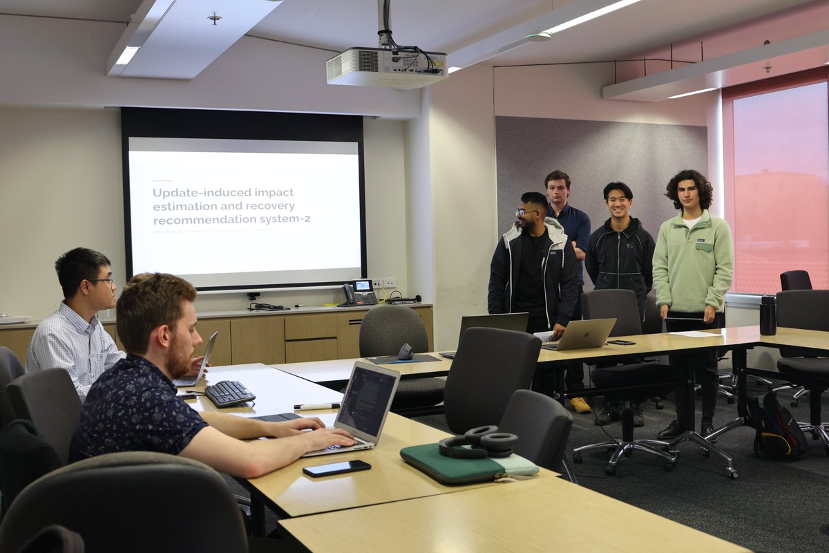 lhmtriet's tweet photo. Today, our Bachelor of Software Engineering honours students showed their half-way progress in Software Engineering Research Project course, run by @alibabar &amp; me @UniofAdelaide @UofA_SET. Special thanks to @SAHealth @crest_uofa @maptek @DefenceScience for great project support. https://t.co/cJb1NHm5Qk