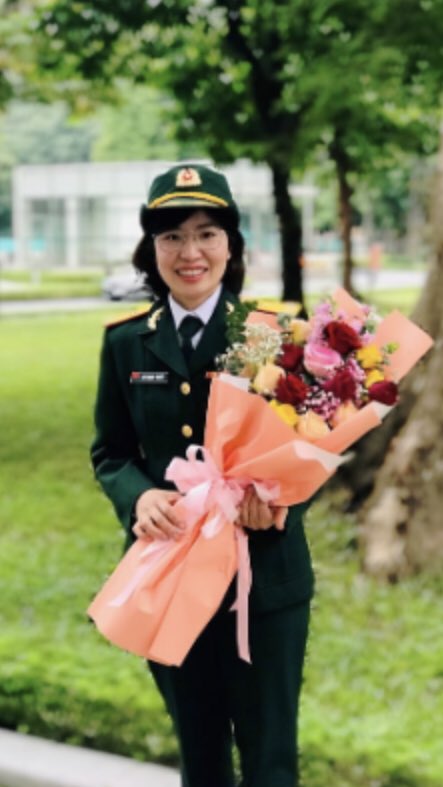 Don’t think that Women can only lie on their back.
   We Women are the core force that lives for the armed forces and the people .