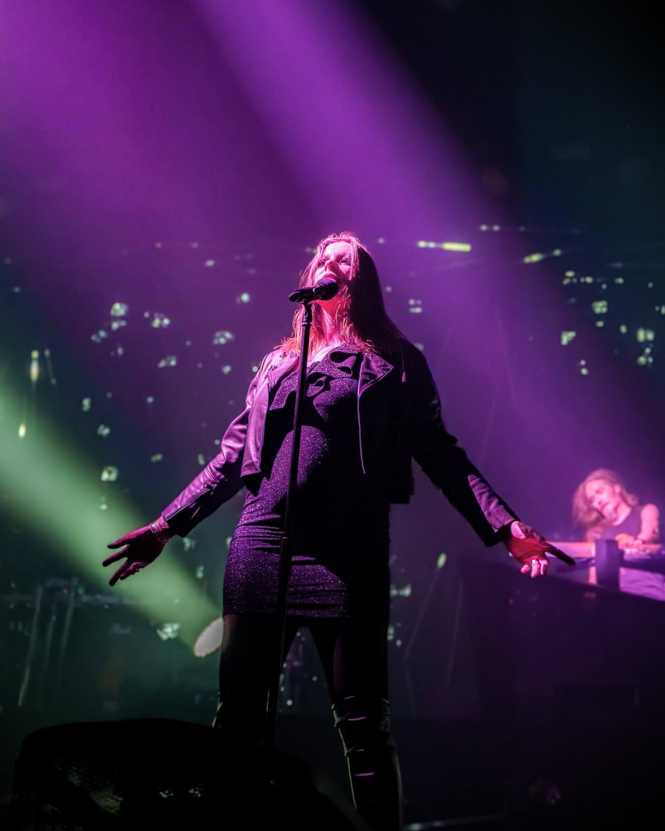 FloorJansen_'s tweet photo. Just reliving the electrifying @NightwishBand show in Sweden with my brothers, close to home. 🇸🇪❤️ Had an amazing night! ✨

📸 John Karlsson https://t.co/c0PLxsQq1w