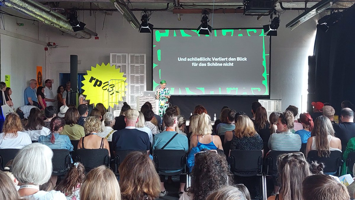 Wenn die Digitale Welt zur Streß-und Frustfalle wird, gibt Eva <a href="/habichthorn/">Eva Horn 🦕</a> gute Tips für Resilienz und den Blick aufs Schöne :-) 
Dankeschön! #rp23