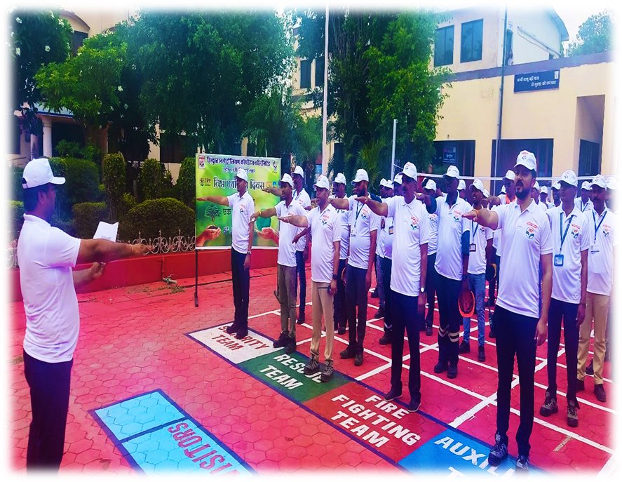 HPCLIndoreLPG's tweet photo. #WorldEnvironmentDay 

HPCL Indore LPG Plant has Organized massive Plantation drive of 800 Saplings, School children drawing competition and Pledge ceremony.

@mukeshpchauhan
@Nookesh_Babu @nalli_srinivas @HPCL @PetroleumMin @anujjain1906 @garg_am @NwzLpg @PMOIndia @HardeepSPuri https://t.co/KA28Ya52YN