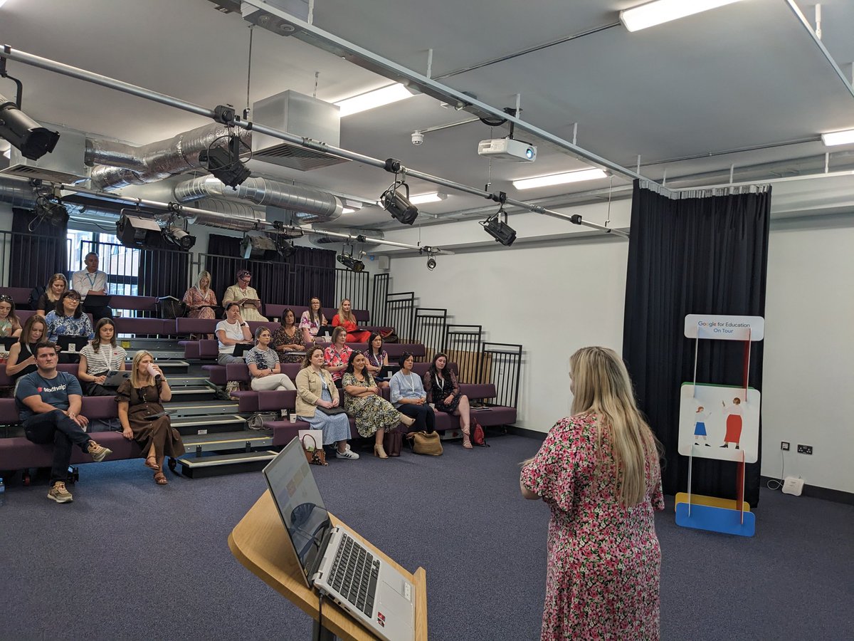 💖 Absolutely delighted to be at a beautiful #GoogleReferenceSchool, @AcademyDgn, with so many brilliant people including the amazing @AcademyDanielle and @zbukhari197! 
#GoogleEdu #GoogleReferenceSchool #GoogleonTour