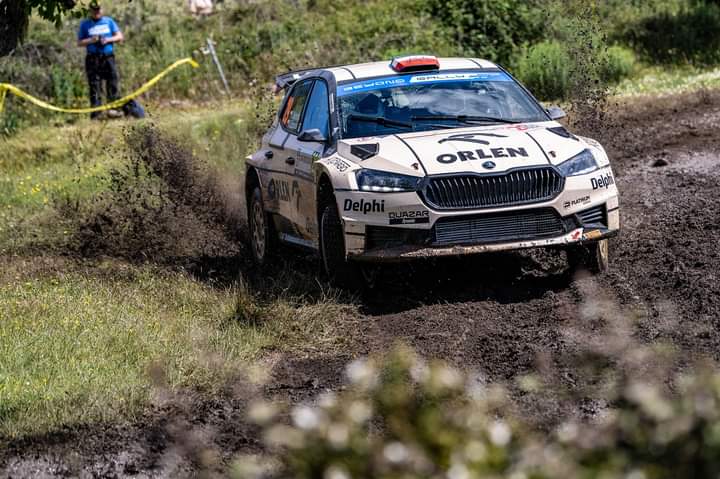 RaceSeven.com tweet media