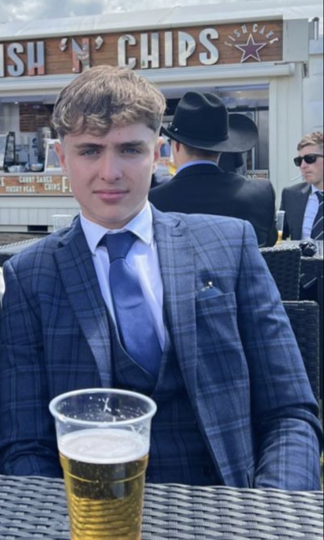 AngusCheyne1's tweet image. Scammer, don’t buy any tickets off him owes over £350 his insta is Henry.welington20