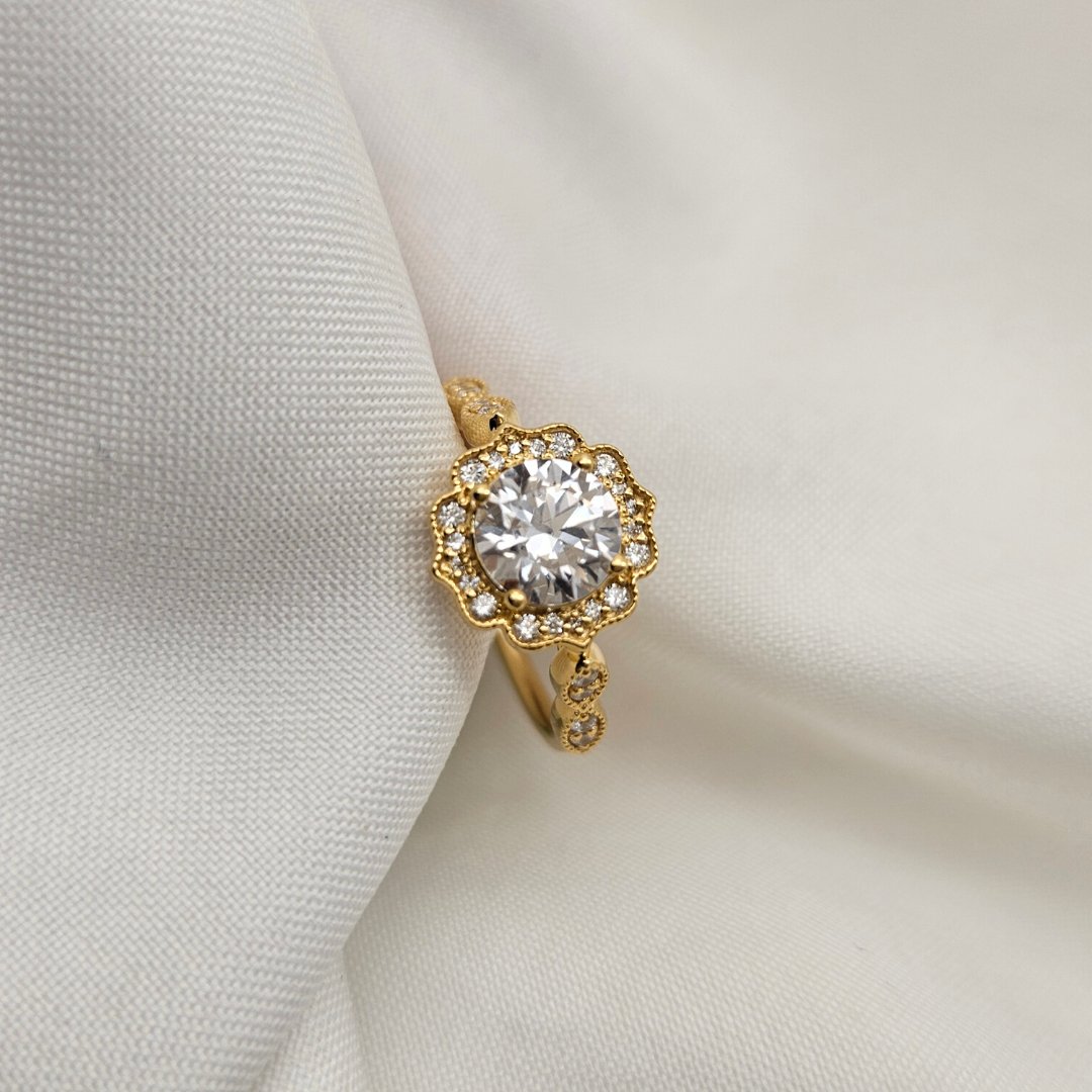 The promise of everlasting excitement! ✨
.
.
#DiamondRing #EngagementRing #WeddingRing #BridalJewelry #ProposalRing #BlingBling #DiamondsAreForever #ShineBright #SparklingBeauty #JewelryAddict #LuxuryStyle #RingGoals