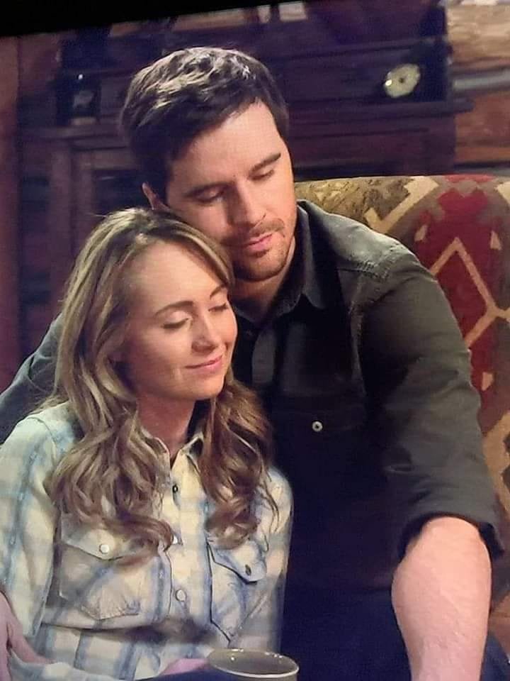 Just...Ty @GrahamWardle and Amy @Amber_Marshall ..the heart ♥ of @HeartlandOnCBC @cbc @cbcgem 
Two great great actors... The best ♥
They made us believe in real love 🥰😍😌
#iloveTyandAmy #ilovefamilyBorden #iloveheartland