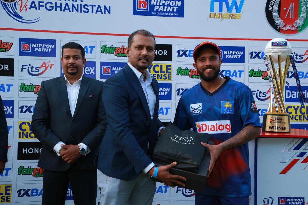 dfc_roasters's tweet image. We are incredibly proud to present Damn Fine Coffee Roasters hampers at the Sri Lanka VS Afghanistan cricket tournament, which signifies the global introduction of Ceylon coffee.
#ceyloncoffee #specialtycoffee #damnfinecoffeeroasters #dfcroasters #ceylon #coffee #coffeebeans