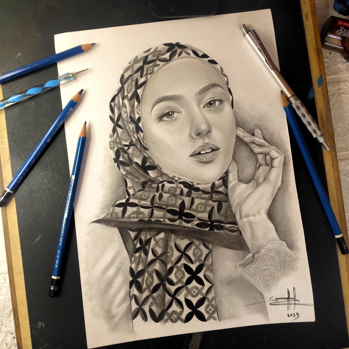 ciksemmiee's tweet photo. Pencil potrait of @HANNAHDELISHA_ 🤍

#SemmieArts #arts #pencilpotrait #malaysia https://t.co/0sTn2DgGQ9